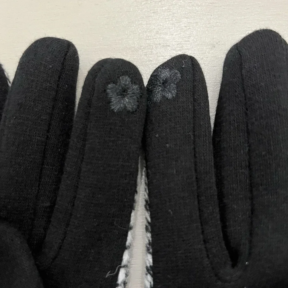 Vintage Inspired Houndstooth Gloves